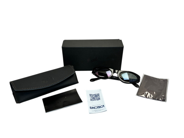 Persol | Luxe Italiaanse Zonnebril in Zwart Acetaat – kavel bij XL Auctions