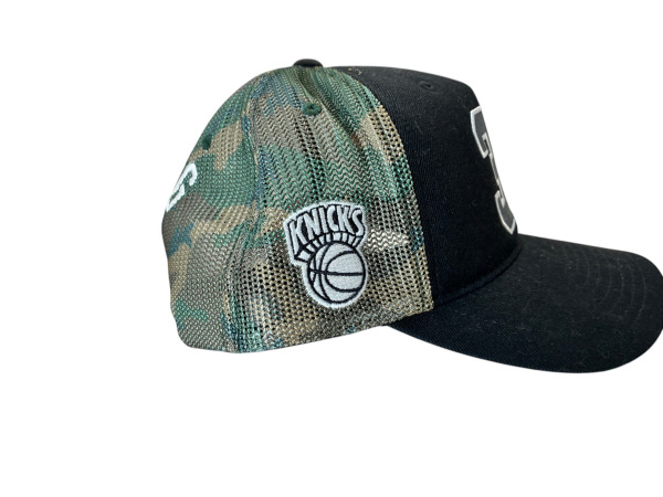 Mitchell & Ness | Knicks Patrick Ewing Camo Trucker Cap – foto 2 – kavel bij XL Auctions