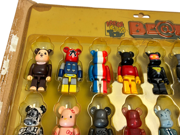 BE@RBRICK | Blister Board met 45 Zeldzame Figuren – foto 3 – kavel bij XL Auctions