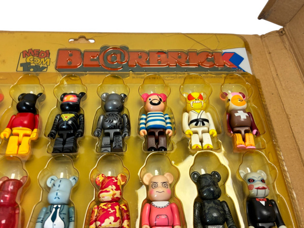 BE@RBRICK | Blister Board met 45 Zeldzame Figuren – foto 4 – kavel bij XL Auctions