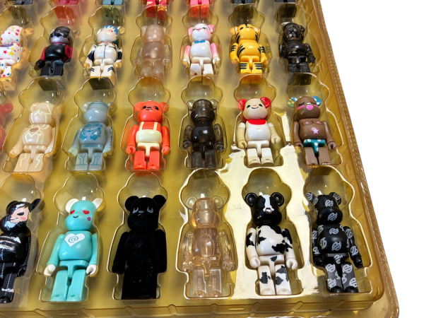BE@RBRICK | Blister Board met 45 Zeldzame Figuren – foto 8 – kavel bij XL Auctions