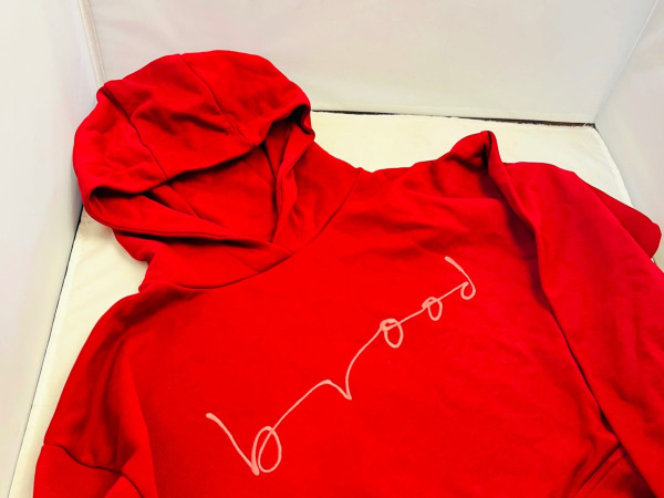 Brood by Lola Pop | Exclusieve Hoodie Artwork – foto 3 – kavel bij XL Auctions
