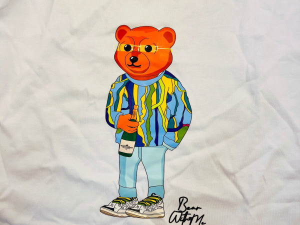 Bear with Me | Trendy Champagne Bear T-Shirt Maat S – foto 3 – kavel bij XL Auctions