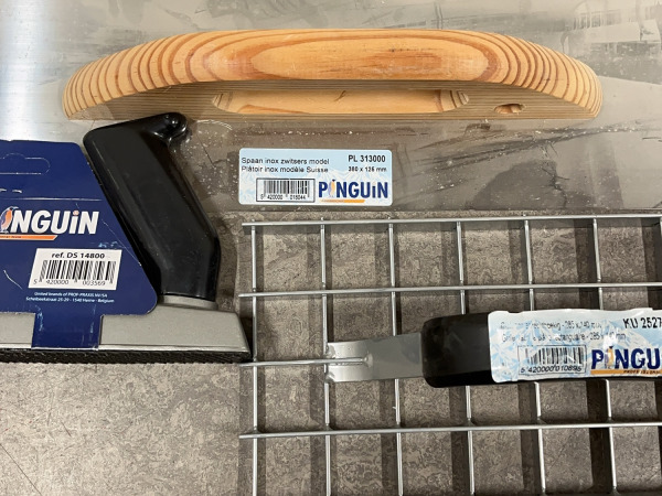 Pinguin en Solid stukadoorsgereedschap set 9-delig – foto 7 – kavel bij XL Auctions