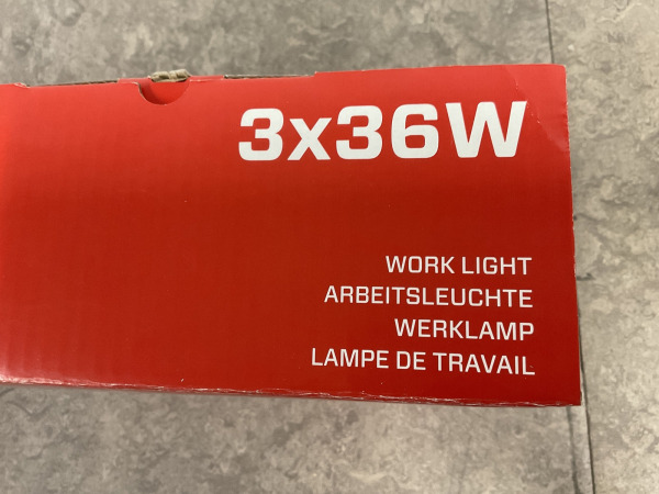 2x Senco bouwlamp 3x36 watt – foto 4 – kavel bij XL Auctions