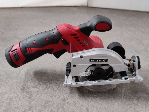 Matrix accu cirkelzaagmachine AKCS 12 – foto 2 – kavel bij XL Auctions