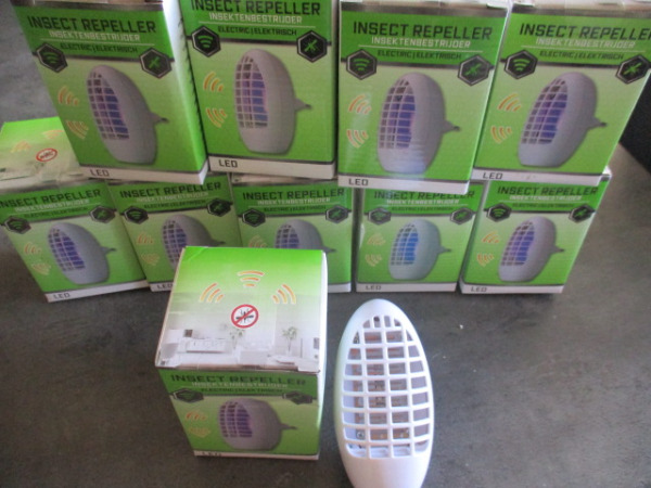 10x Plug-in muggenlamp/nachtlampje 230volt – kavel bij XL Auctions