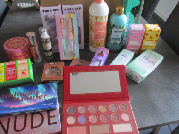 Box 2 met 20 verzorgingsprodukten – kavel bij XL Auctions