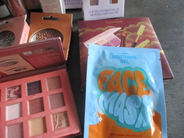 Box 1 met 20 verzorgingsprodukten – foto 4 – kavel bij XL Auctions
