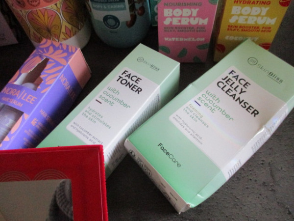 Box 2 met 20 verzorgingsprodukten – foto 4 – kavel bij XL Auctions