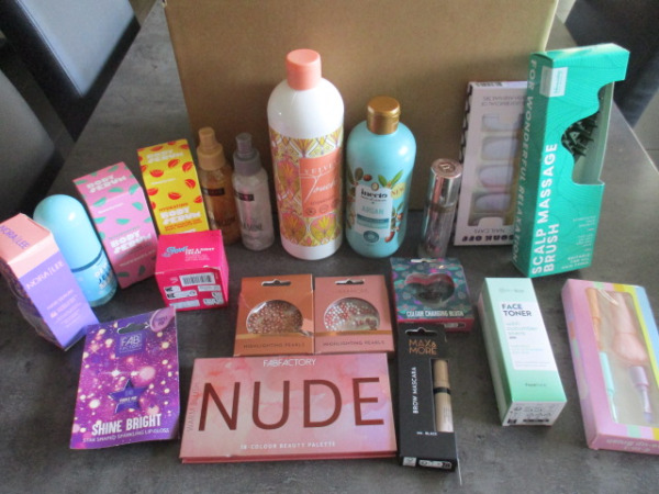 Box 4 met 20 verzorgingsprodukten – kavel bij XL Auctions