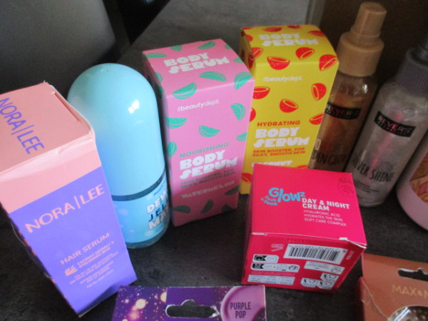 Box 4 met 20 verzorgingsprodukten – foto 2 – kavel bij XL Auctions