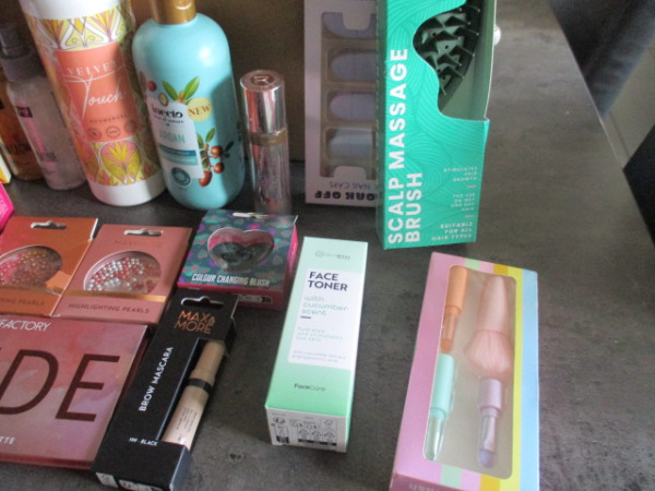 Box 4 met 20 verzorgingsprodukten – foto 3 – kavel bij XL Auctions