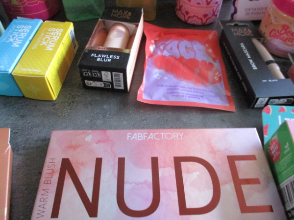 Box 3 met 20 verzorgingsprodukten – foto 5 – kavel bij XL Auctions