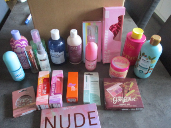 Box 5 met 20 verzorgingsprodukten – kavel bij XL Auctions