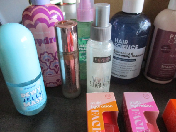 Box 5 met 20 verzorgingsprodukten – foto 2 – kavel bij XL Auctions