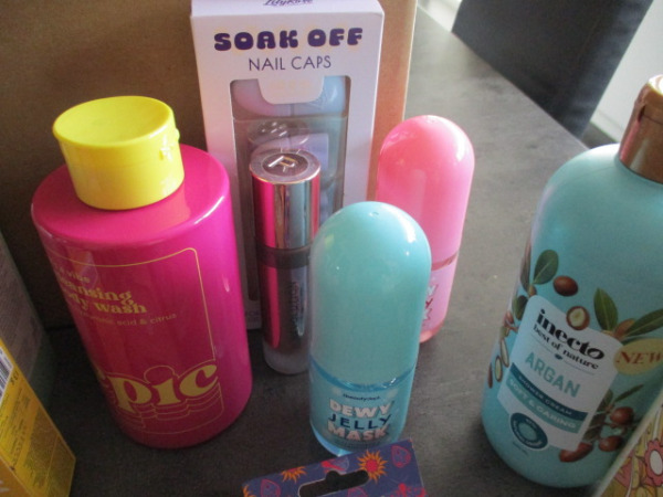 Box 6 met 20 verzorgingsprodukten – foto 3 – kavel bij XL Auctions