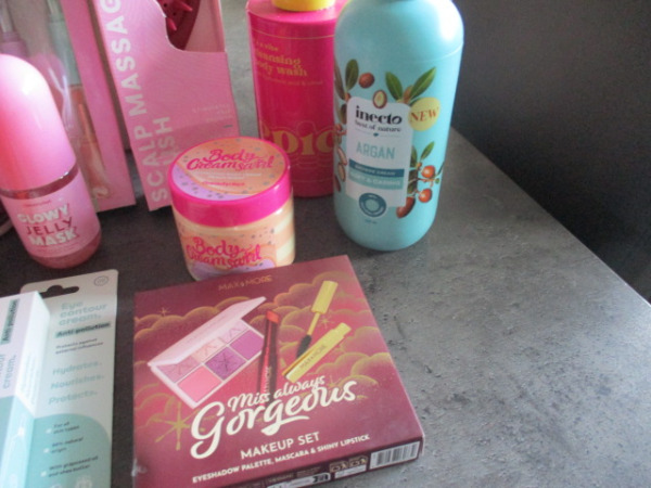 Box 5 met 20 verzorgingsprodukten – foto 4 – kavel bij XL Auctions