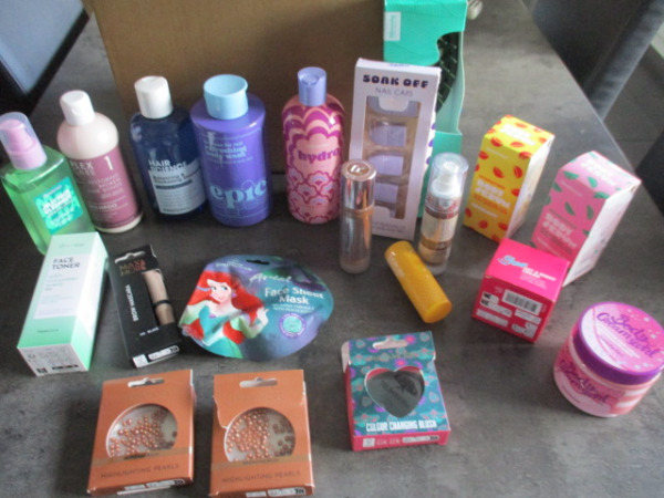 Box 7 met 20 verzorgingsprodukten – kavel bij XL Auctions