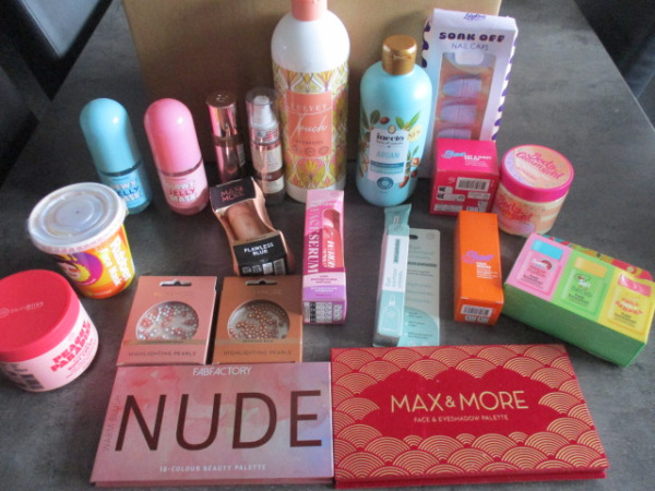 Box 8 met 20 verzorgingsprodukten – kavel bij XL Auctions