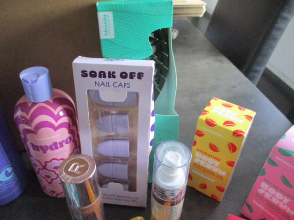 Box 7 met 20 verzorgingsprodukten – foto 3 – kavel bij XL Auctions