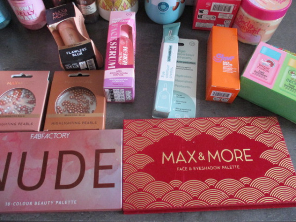 Box 8 met 20 verzorgingsprodukten – foto 5 – kavel bij XL Auctions