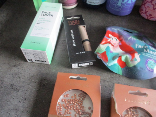 Box 7 met 20 verzorgingsprodukten – foto 6 – kavel bij XL Auctions