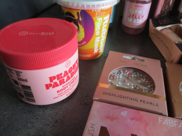 Box 8 met 20 verzorgingsprodukten – foto 6 – kavel bij XL Auctions