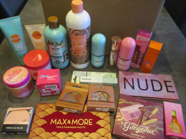 Box 10 met 20 verzorgingsprodukten – kavel bij XL Auctions