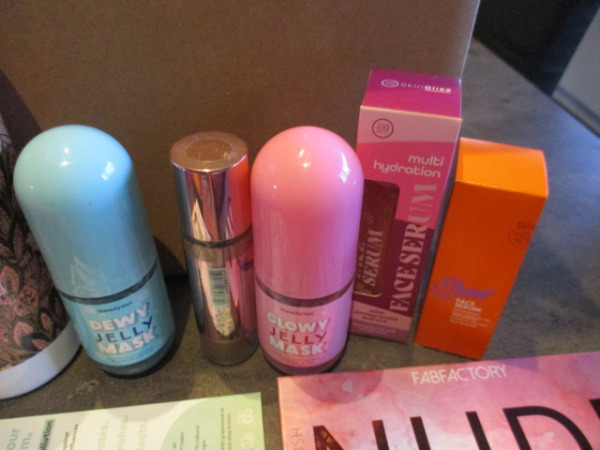 Box 10 met 20 verzorgingsprodukten – foto 3 – kavel bij XL Auctions