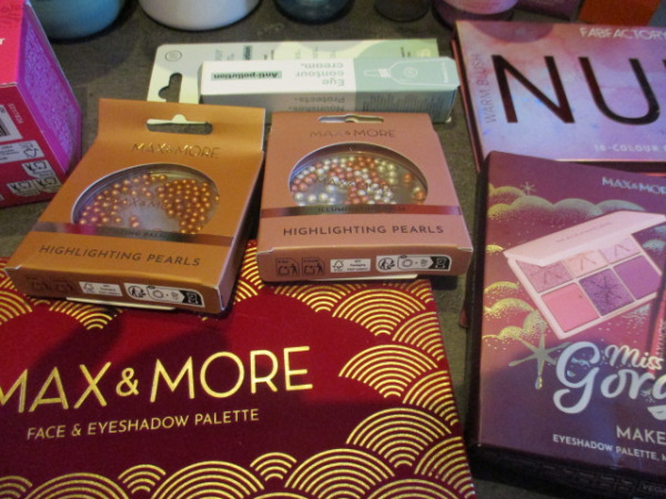 Box 10 met 20 verzorgingsprodukten – foto 5 – kavel bij XL Auctions