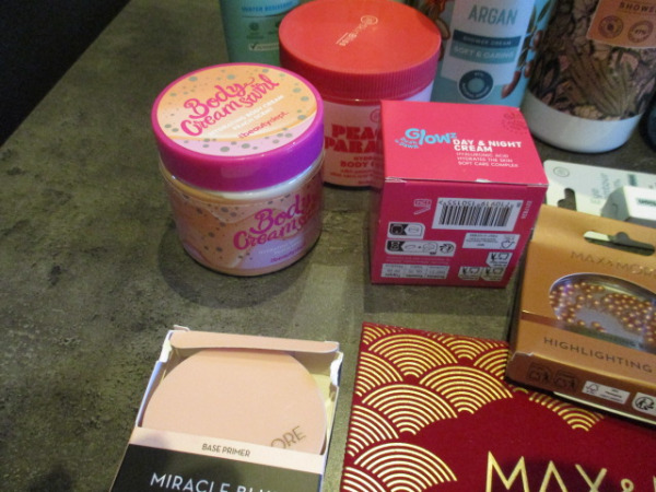 Box 10 met 20 verzorgingsprodukten – foto 6 – kavel bij XL Auctions