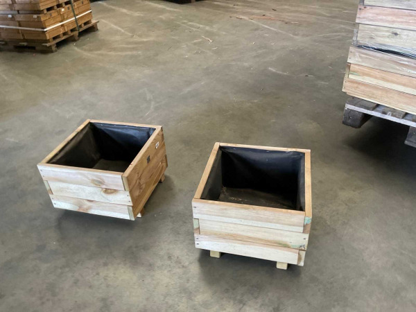 2x Garlux bloembak geïmpregneerd vuren - 40x40x28cm – foto 4 – kavel bij XL Auctions