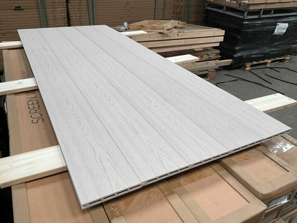 25x Composiet tuinplank mes-en groef houtlook 180x14x1,6cm – foto 3 – kavel bij XL Auctions