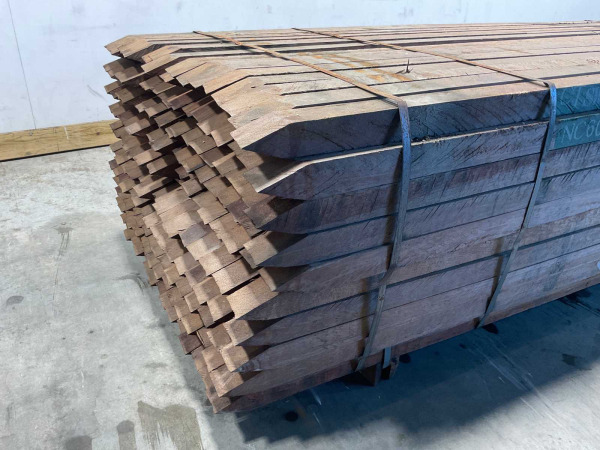 160x Azobé hardhouten tuinpaal FAS gepunt 275x6x6 cm – foto 4 – kavel bij XL Auctions