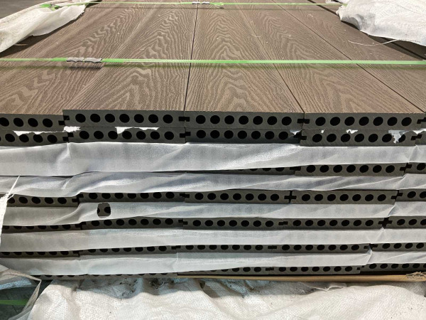 15x Composiet plank 2,3x14,5x420cm bruin – foto 2 – kavel bij XL Auctions