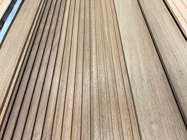 13x Rhombusprofielplank rib5 Ayous thermowood 395x13,8x2,1cm – foto 6 – kavel bij XL Auctions