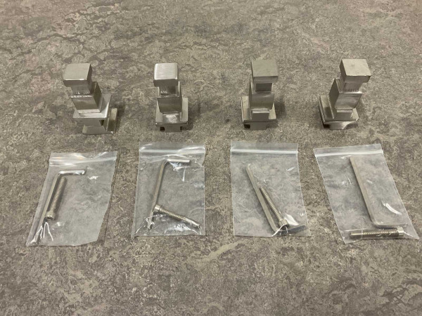 4x Beaux haak voor radiator vierkant 2x2x6cm Rodez rvs – foto 3 – kavel bij XL Auctions