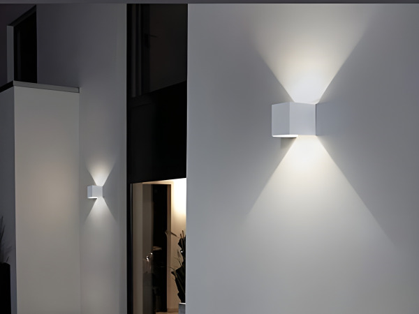 8x 7W LED wit Wandlamp Kubus duo licht verstelbaar waterdicht – foto 9 – kavel bij XL Auctions