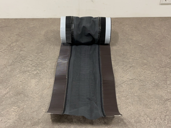 4x Plastoform Rollovent ondervorstrol 310mm (5m) donkerbruin – foto 5 – kavel bij XL Auctions