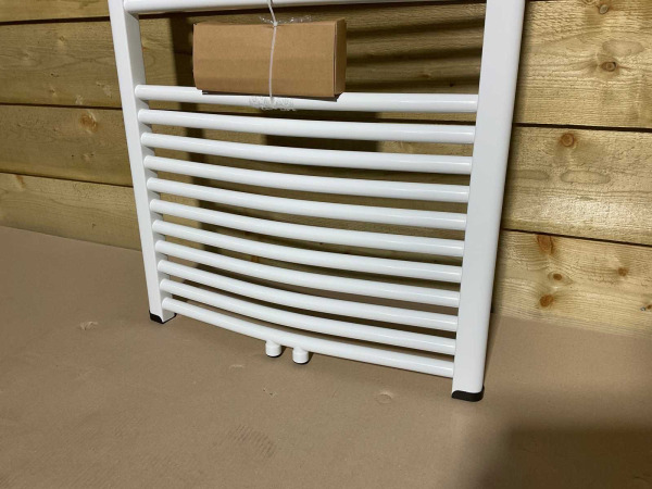 Beaux handdoekradiator licht gebogen 180x60cm Gap wit – foto 4 – kavel bij XL Auctions