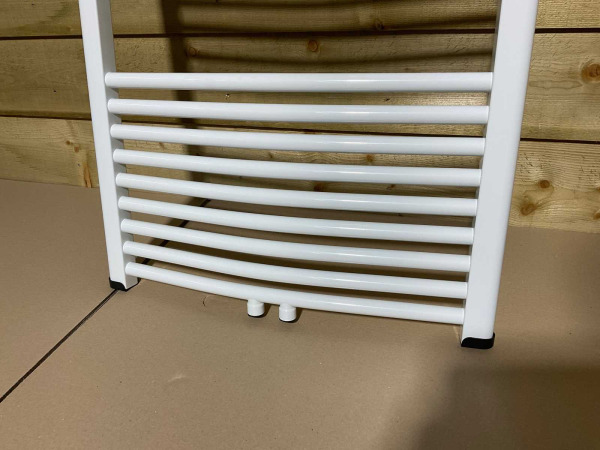 Beaux handdoekradiator licht gebogen 60x140cm Gap wit – foto 4 – kavel bij XL Auctions