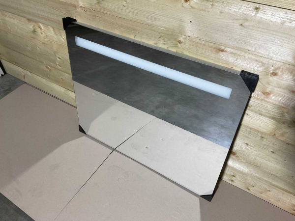 Beaux spiegel 100x80cm m/sensor en verlichting – foto 2 – kavel bij XL Auctions