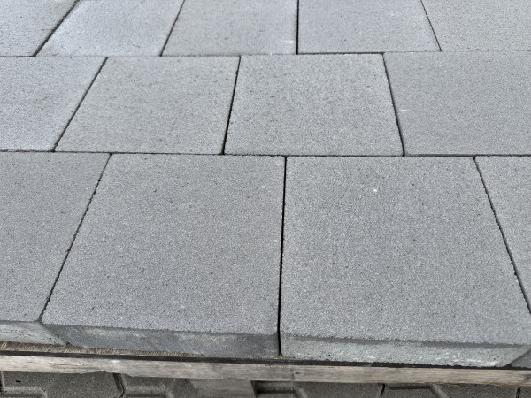 43,2 M2 Betonsteen Medium Grey 20x20x6 Cm – foto 2 – kavel bij XL Auctions