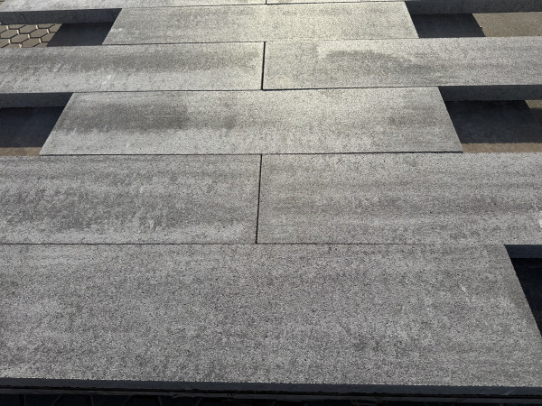 34,56 M2 Betontegel Grey Nuance 30x120x6 Cm – foto 3 – kavel bij XL Auctions