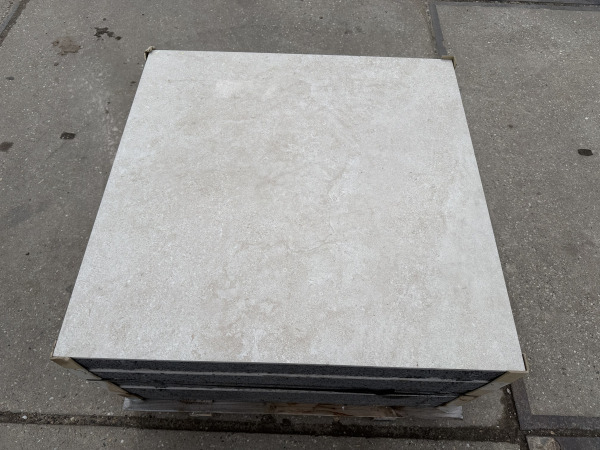 17,92 M2 Keramische Tegel Beige 80x80x8 Cm – foto 2 – kavel bij XL Auctions