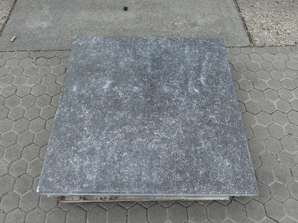 60 M2 Betontegel Hardsteenlook 100x100x6 Cm – foto 4 – kavel bij XL Auctions
