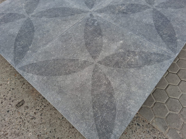 16,57 M2 Keramische Tegel Antra Flower 70x70x3,2 Cm – foto 3 – kavel bij XL Auctions