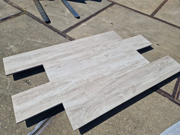 25,92 M2 Keramische Tegel Houtlook 180x30x2 Cm – foto 3 – kavel bij XL Auctions