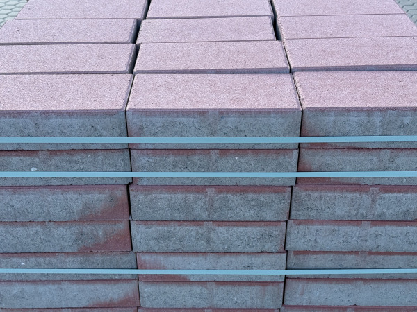 11 M2 Betontegel Rood Met Facet 30x15x8 Cm – foto 4 – kavel bij XL Auctions